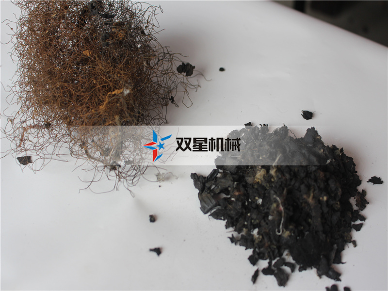 <a href='http://www.gyrfc.com/3/23.html' target='_blank'><span>輪胎撕碎機</span></a>撕碎物料現場實拍