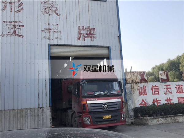斷橋鋁撕碎機設備發貨現場