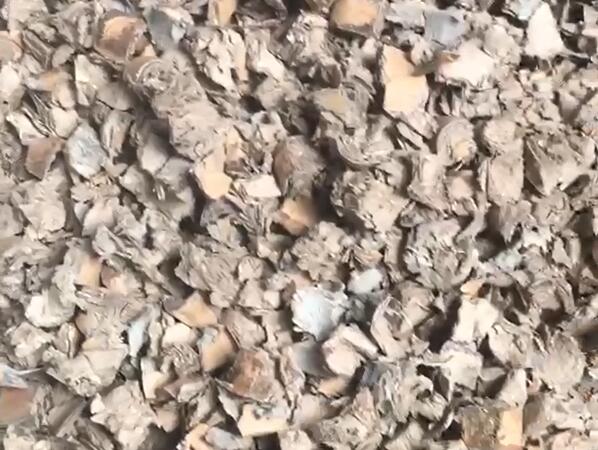 雙軸撕碎機撕碎廢紙筒、廢紙箱效果展示