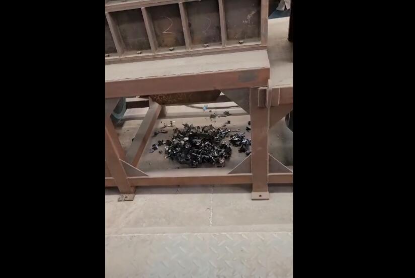 金屬撕碎機廠家撕碎處理油桶油漆桶鐵皮料現場視頻